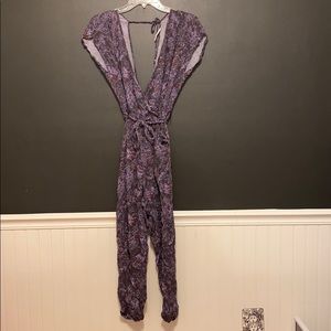 FREE PEOPLE SHORT SLEEVE ROMPER💜🤍